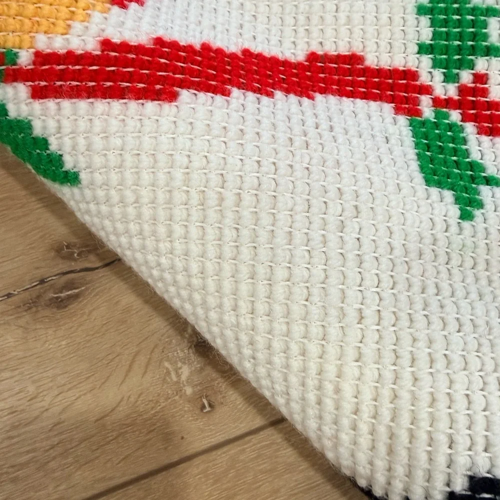 EXCELLENT Vintage 70s Large Shillcraft Santa Christmas Tree Skirt Latch Hook - Picture 4 of 5